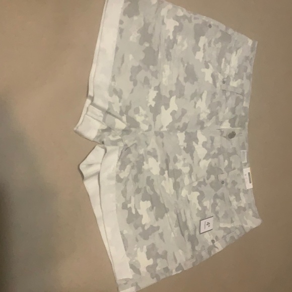 Time and Tru Pants - Gray Camouflage cut off shorts Midrise